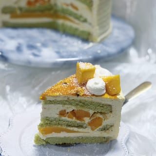 Tropical Mango & Passionfruit Cake Slice (热带风味芒果百香果切块)