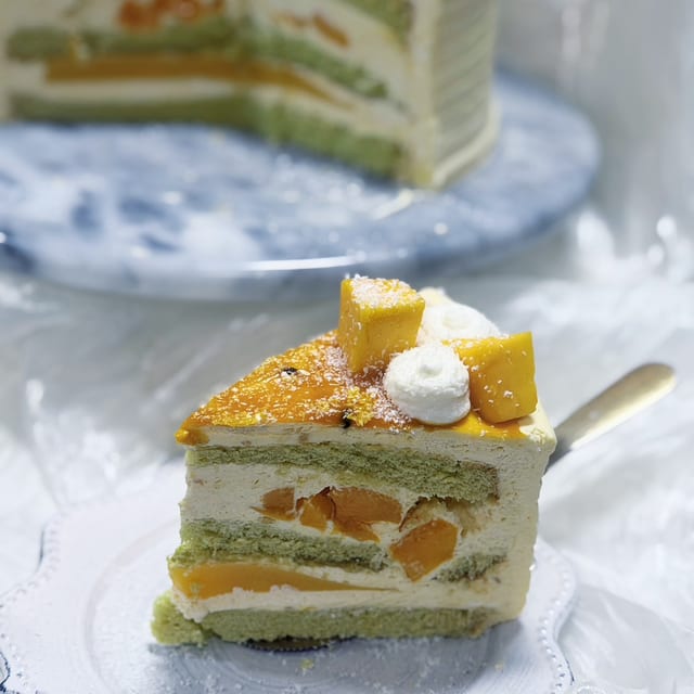 Tropical Mango & Passionfruit Cake Slice (热带风味芒果百香果切块).