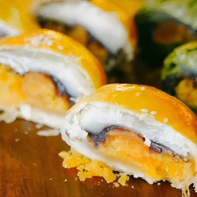 Original Egg Yolk Puff Pastry Box (盒装麻薯蛋黄酥).