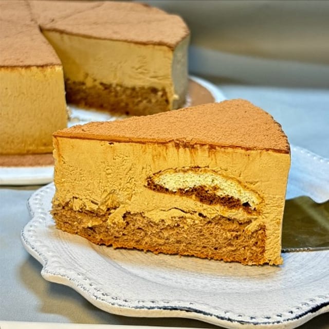 Signature Coffee Tiramisu Slice (生椰拿铁提拉米苏切块).