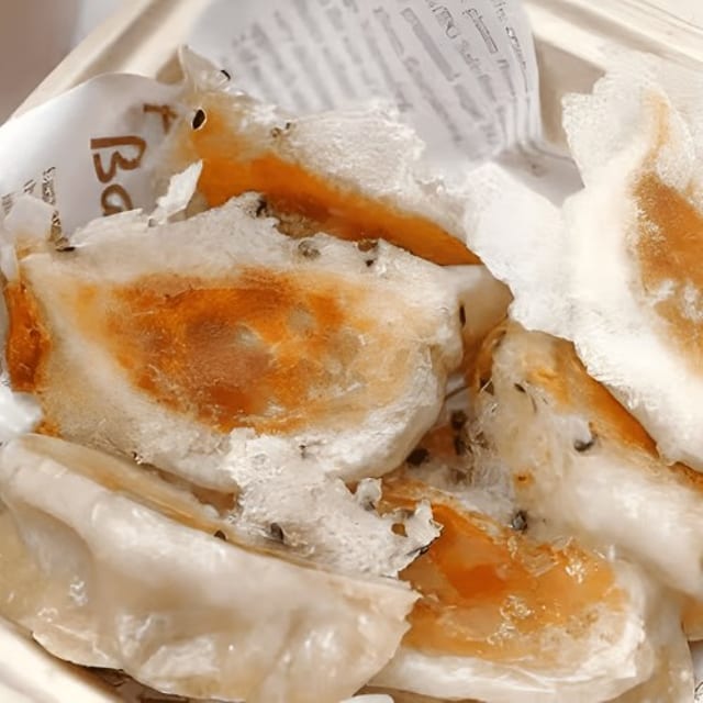 6pc Handmade Beef Golden Potstickers (手工牛肉黄金锅贴) (小份).