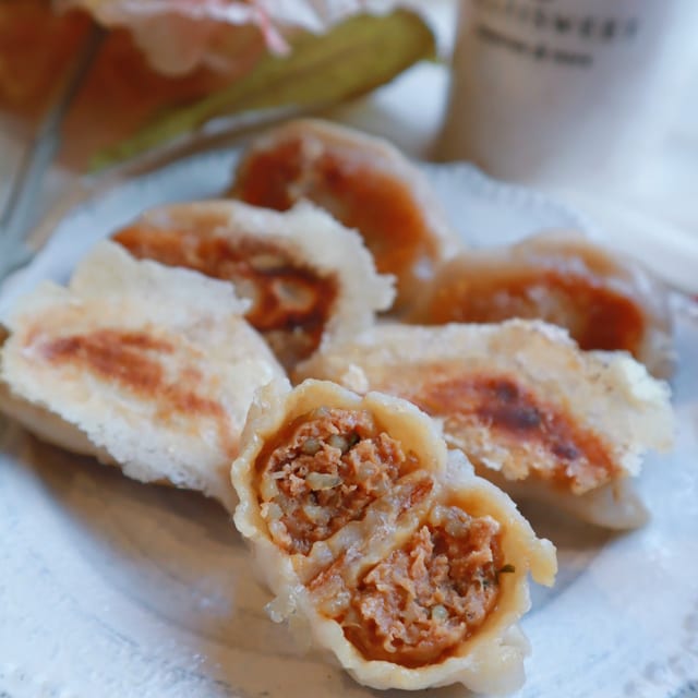 10pc Handmade Pork Celery Golden Potstickers (手工猪肉芹菜黄金锅贴) (大份).
