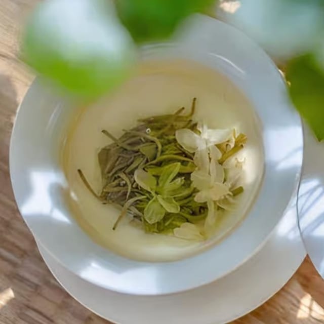 Hot Jasmine Green Tea (茉莉雪芽热茶）.