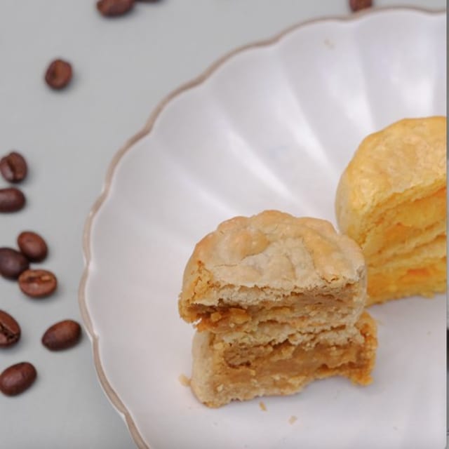 Mocha Lava Mooncake 摩卡奶黄流心月饼.