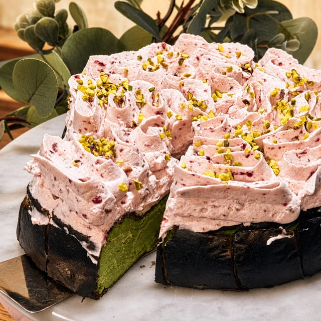 8 '' Pistachio Basque Cheesecake 8寸开心果巴斯克蛋糕.
