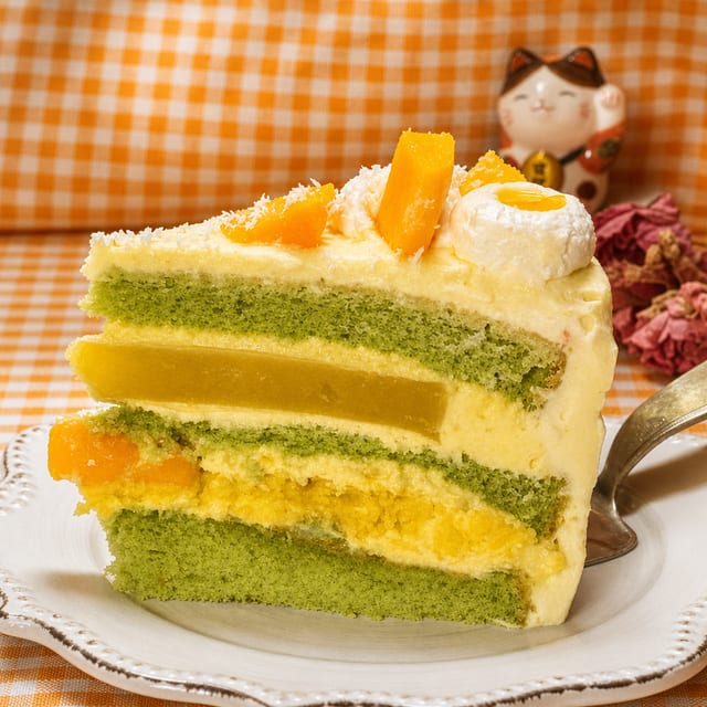 Tropical Mango & Passionfruit Cake Slice (热带风味芒果百香果切块).