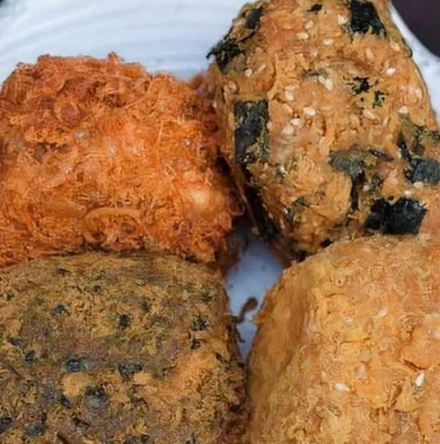 (Black Truffle+Crab) Pork Song Song (黑松露小贝+蟹黄小贝双拼).